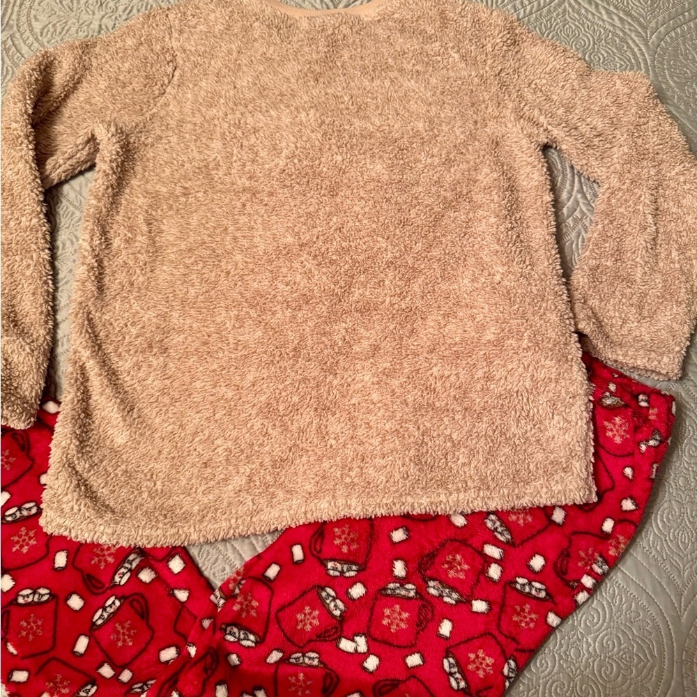 ☃️ Secret treasures hot coco PJ’s size small 4/6 hotter than coco - Picture 3 of 9